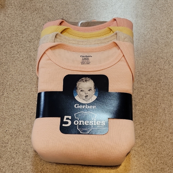 Gerber Shortsleeve Onsie 5 Piece Set Size 12 Months - Picture 1 of 4